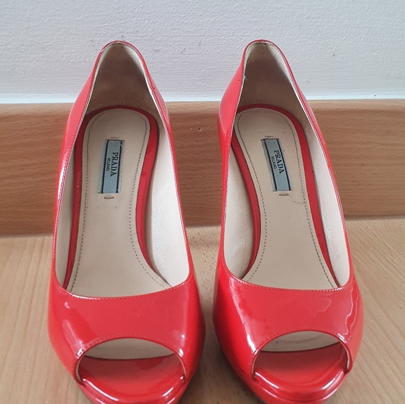 Prada Patent Leather Heels, 37.5 includes dustbag - Picture 3 of 6